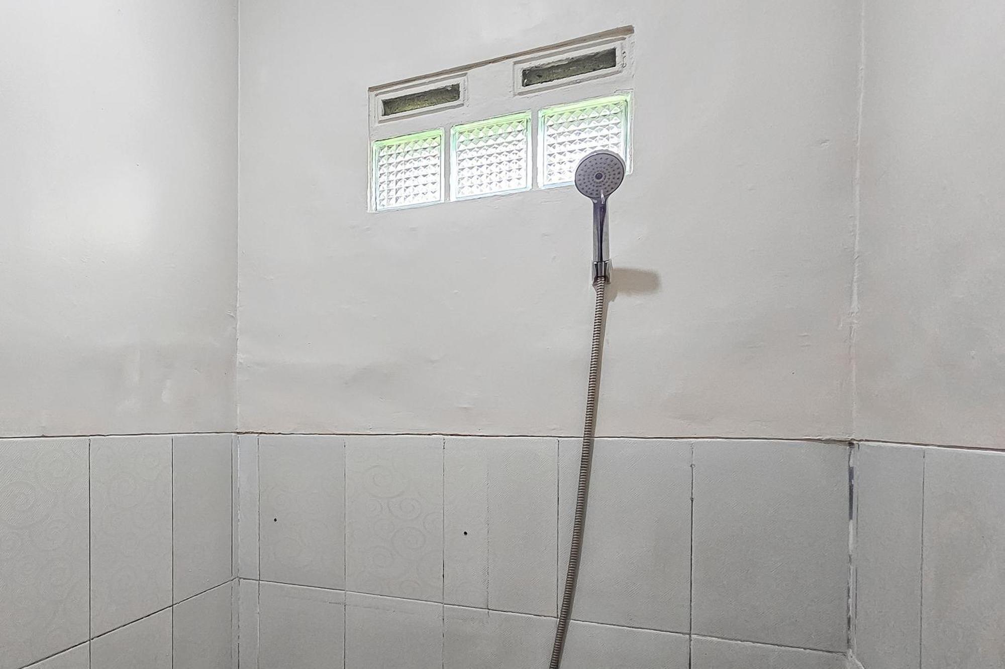 Wisma Brata Mitra Reddoorz Sukabumi Buitenkant foto