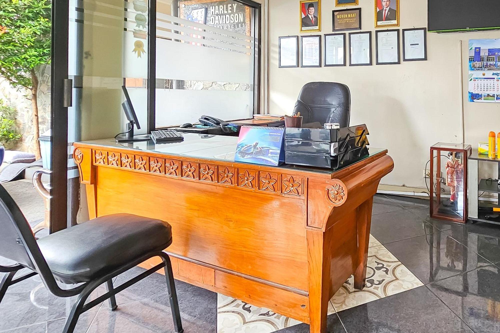 Wisma Brata Mitra Reddoorz Sukabumi Buitenkant foto